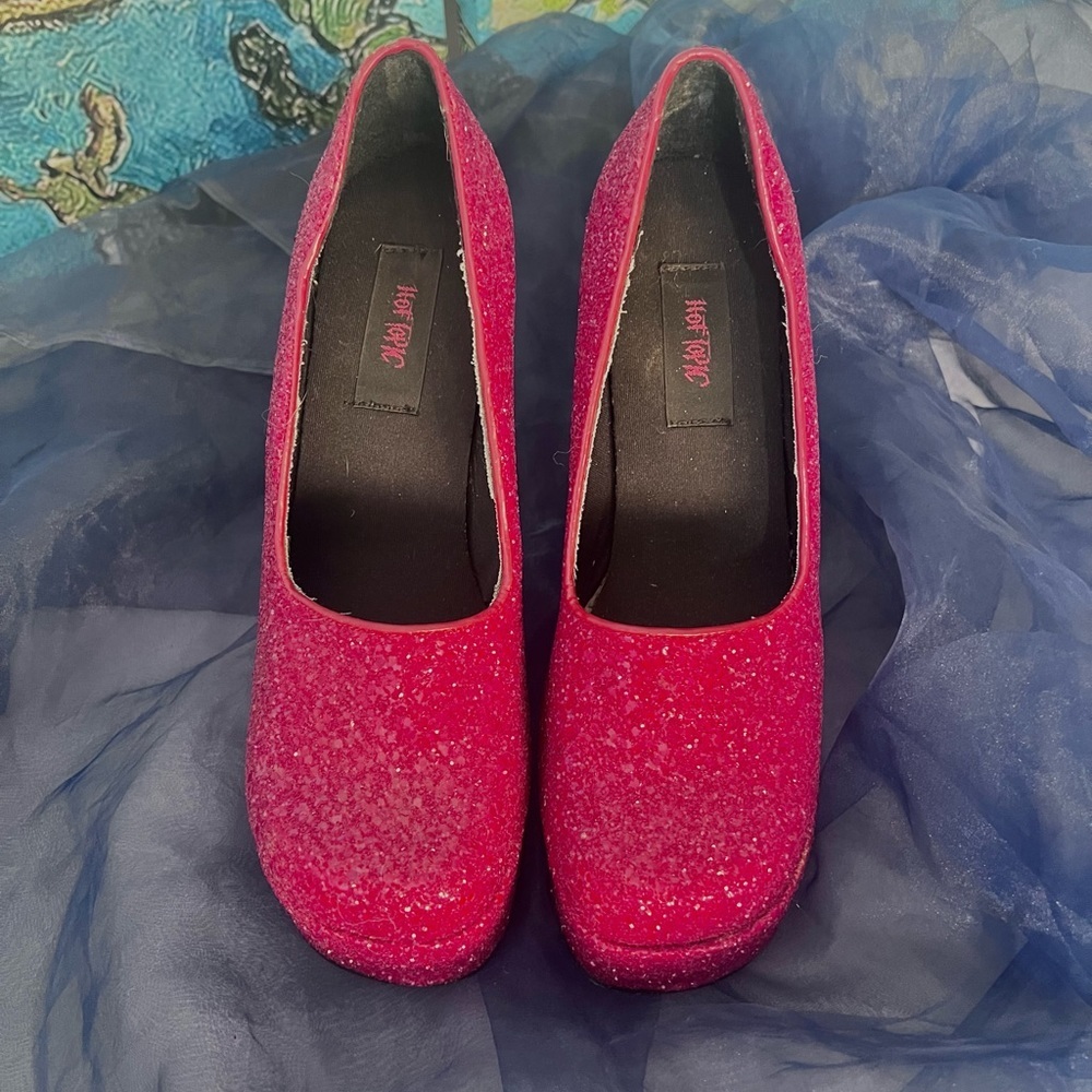 Hot topic size 9 ruby red, glitter, platform pumps.
